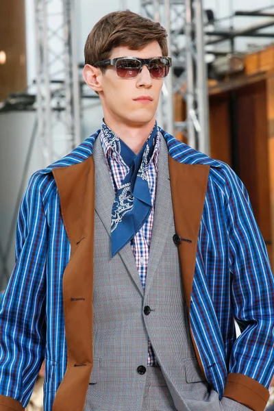 Look 24
